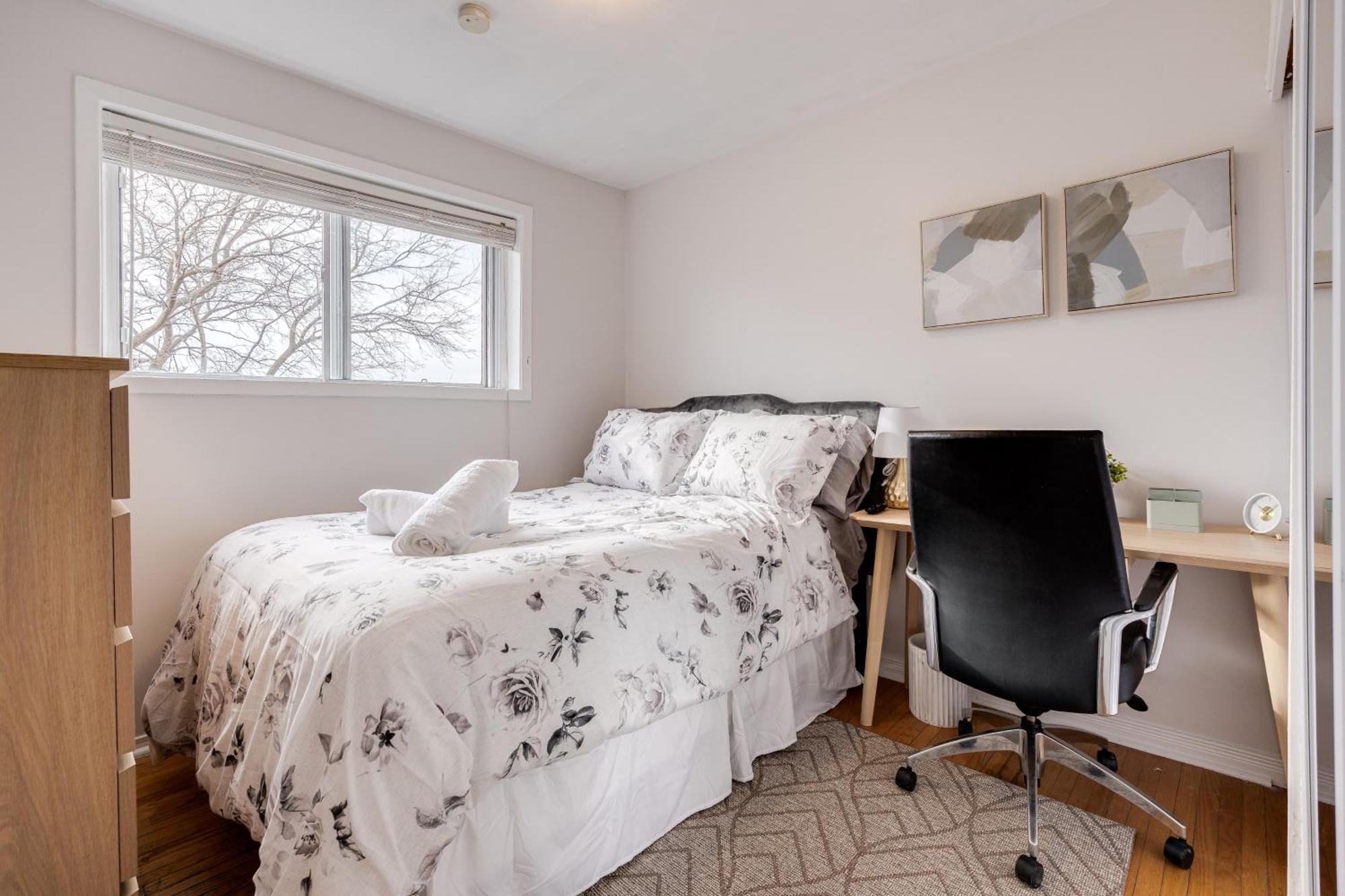 Eglinton West Guest Suite Торонто Екстериор снимка