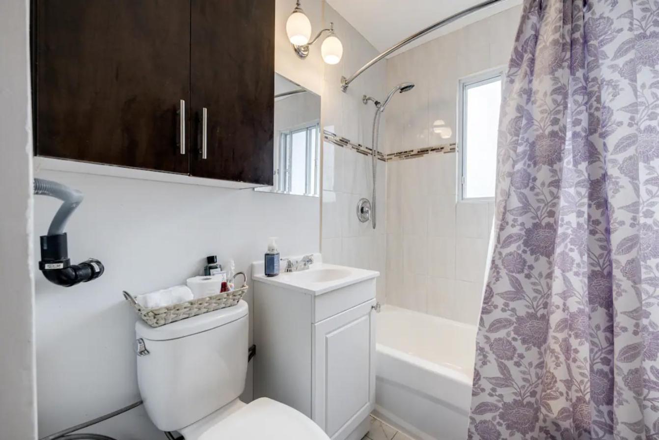 Eglinton West Guest Suite Торонто Екстериор снимка