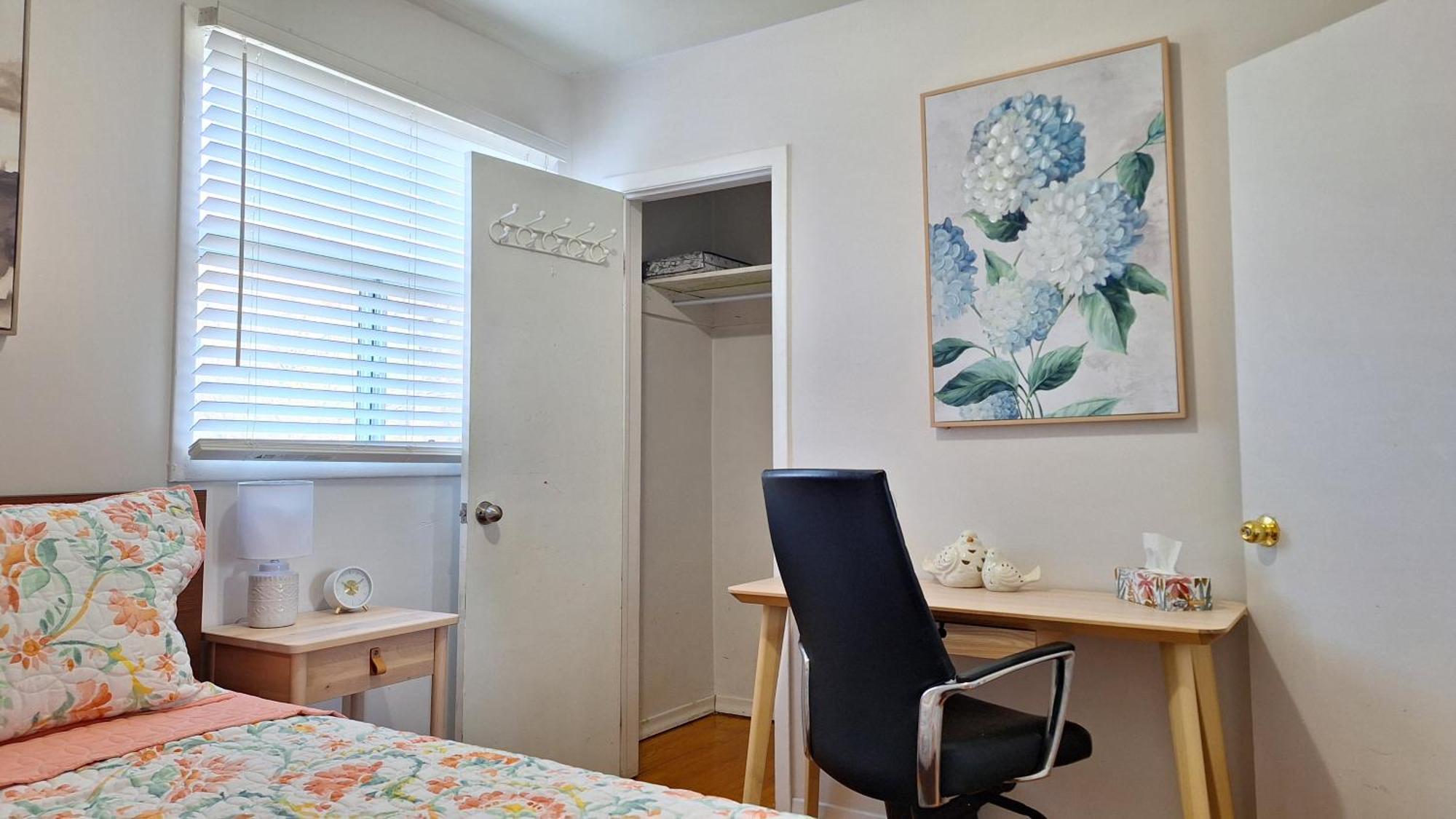 Eglinton West Guest Suite Торонто Екстериор снимка